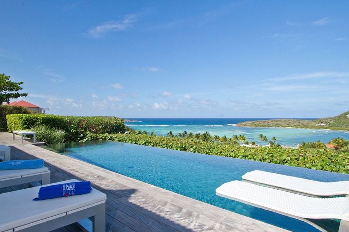 The infinity edge pool and patio deck overlook Grand-cul-de-sac