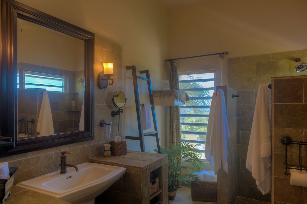 En suite master bathroom