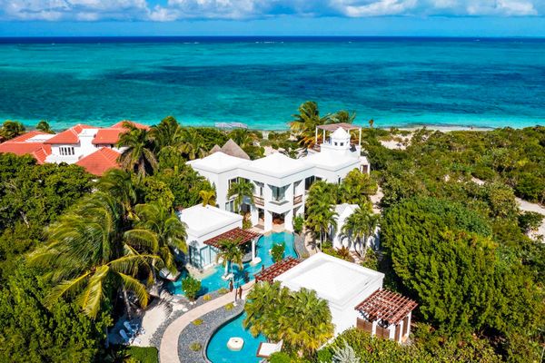 Turtle Breeze Villa on Turks and Caicos Turtle Breeze Villa is located on Grace Bay Beach at Turtle Cove