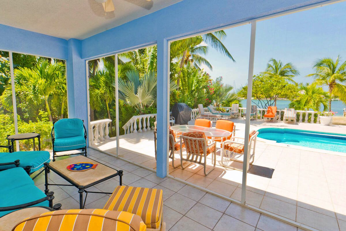Screened porch area