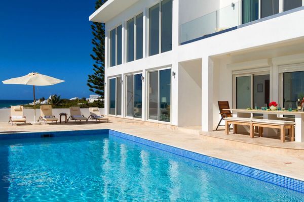 Vista Villa has a beautiful private pool and great ocean views