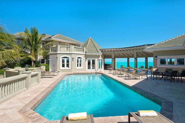  Casa Varnishkes is located on a beautiful stretch pf Long Bay Beach