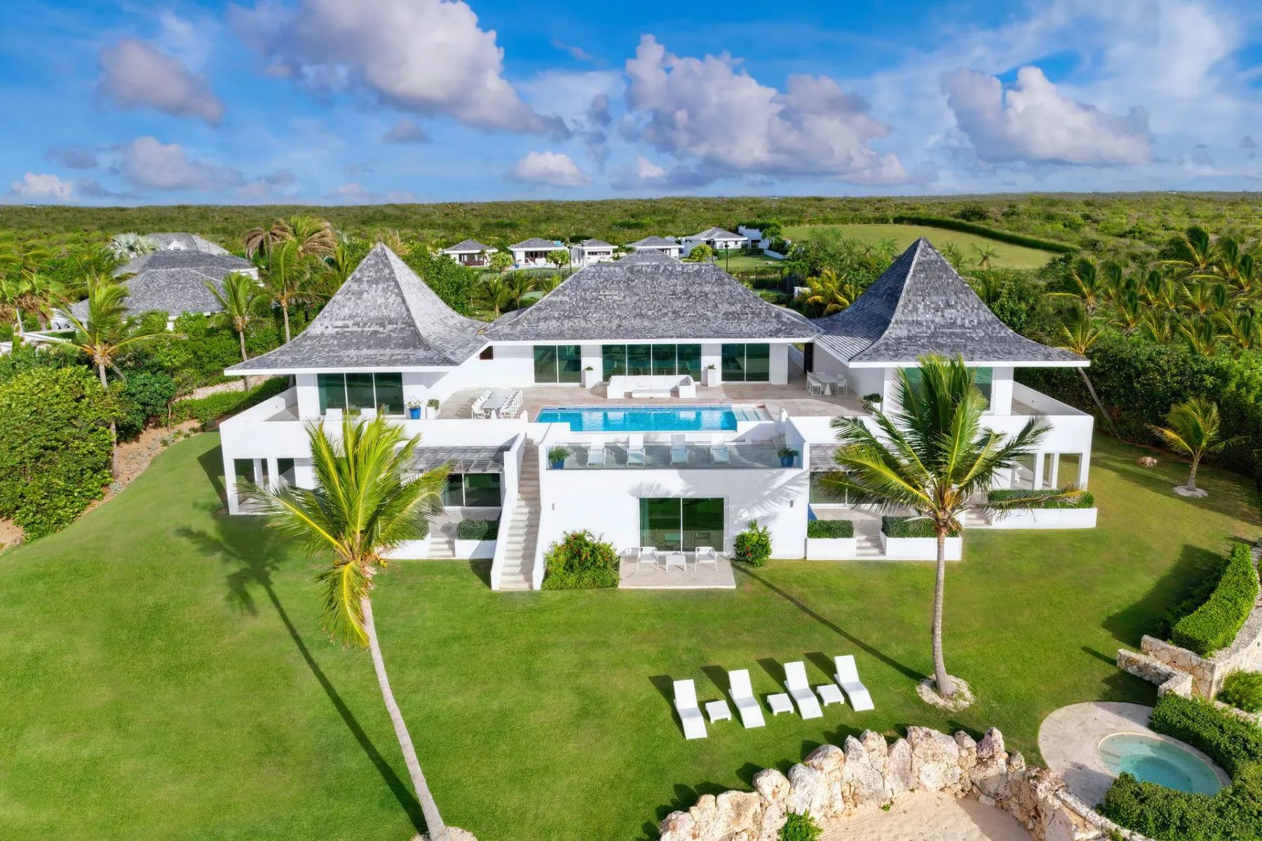 Le Bleu Villa villa photo.