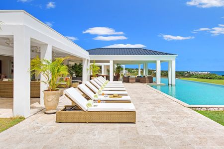 Ambiance is located in the heart of Terres Basses with access to beautiful beaches nearby