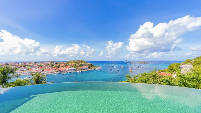 Lam villa located in Gustavia offers fantastic views and a great location.