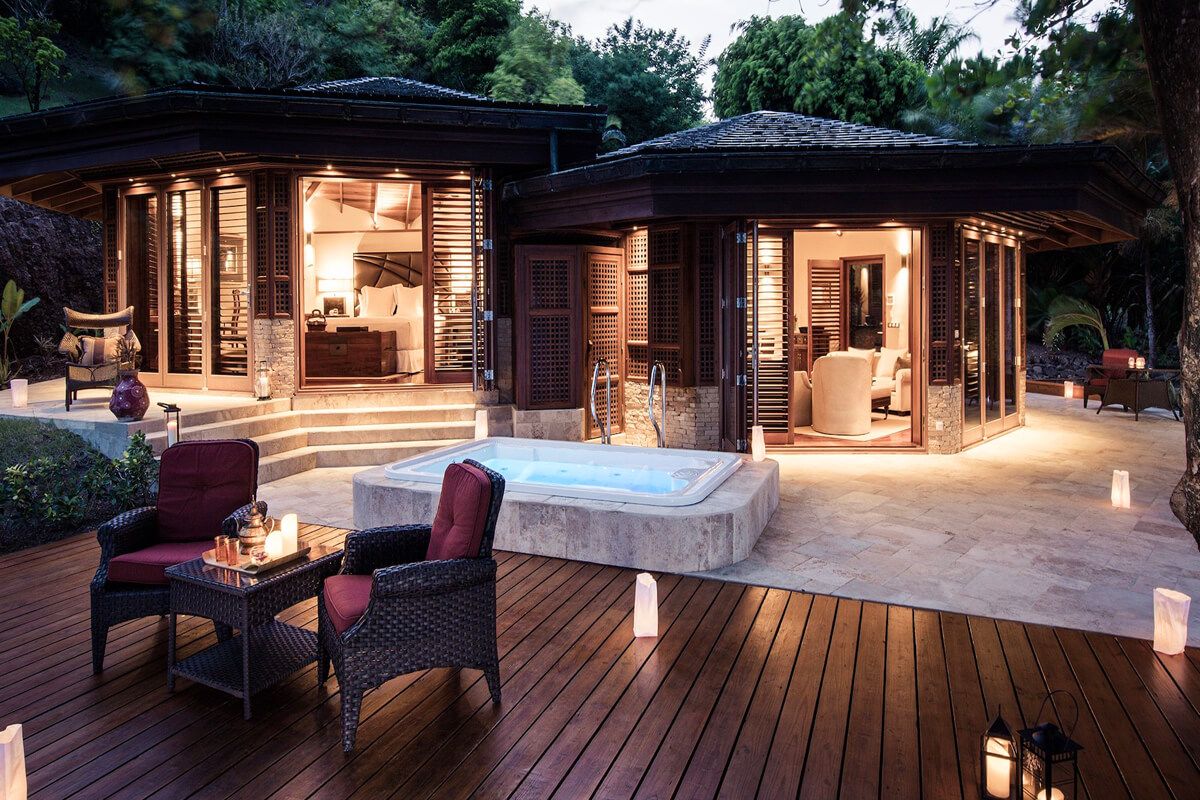 The hot tub at the Beach Cottages