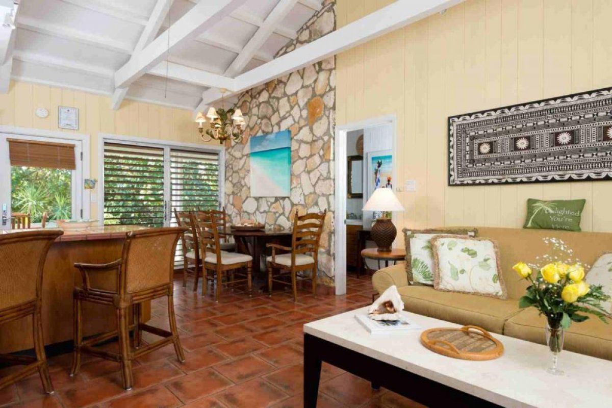 Open floor plan kitchen/dining/living area