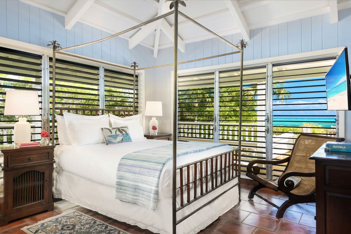 Main house queen bedroom