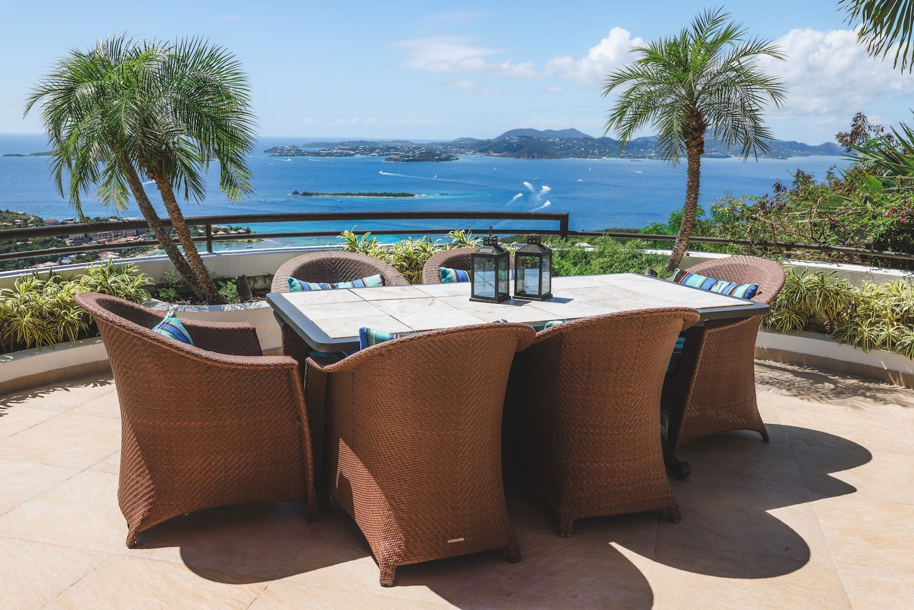 Alfresco dining with a view