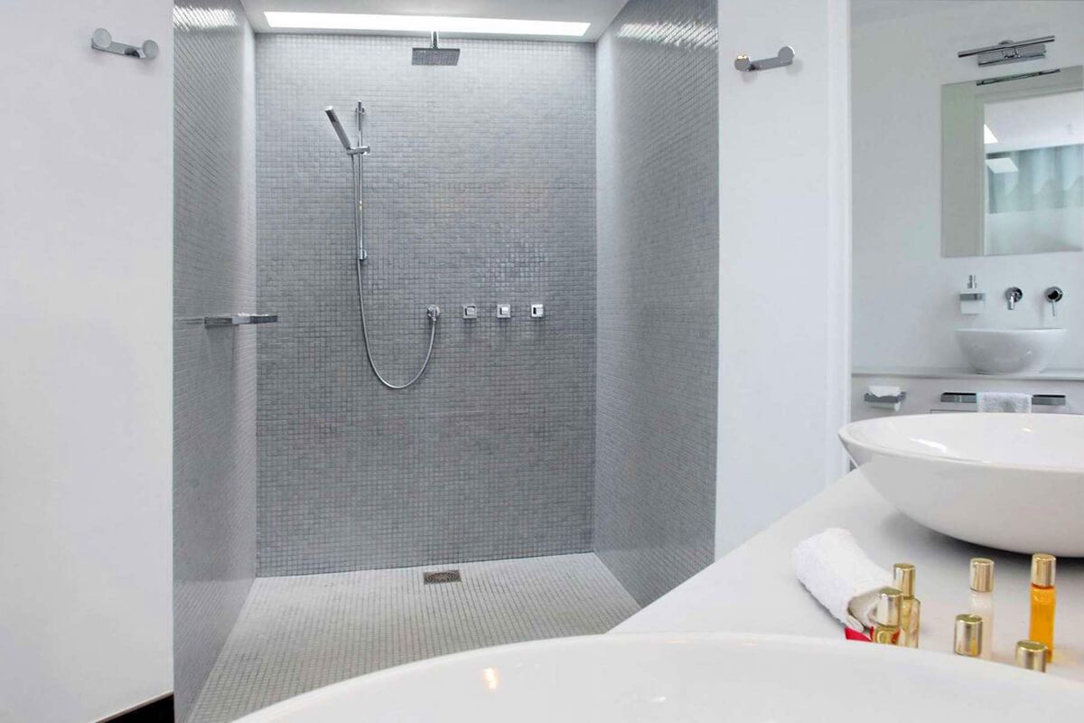 En suite bathroom