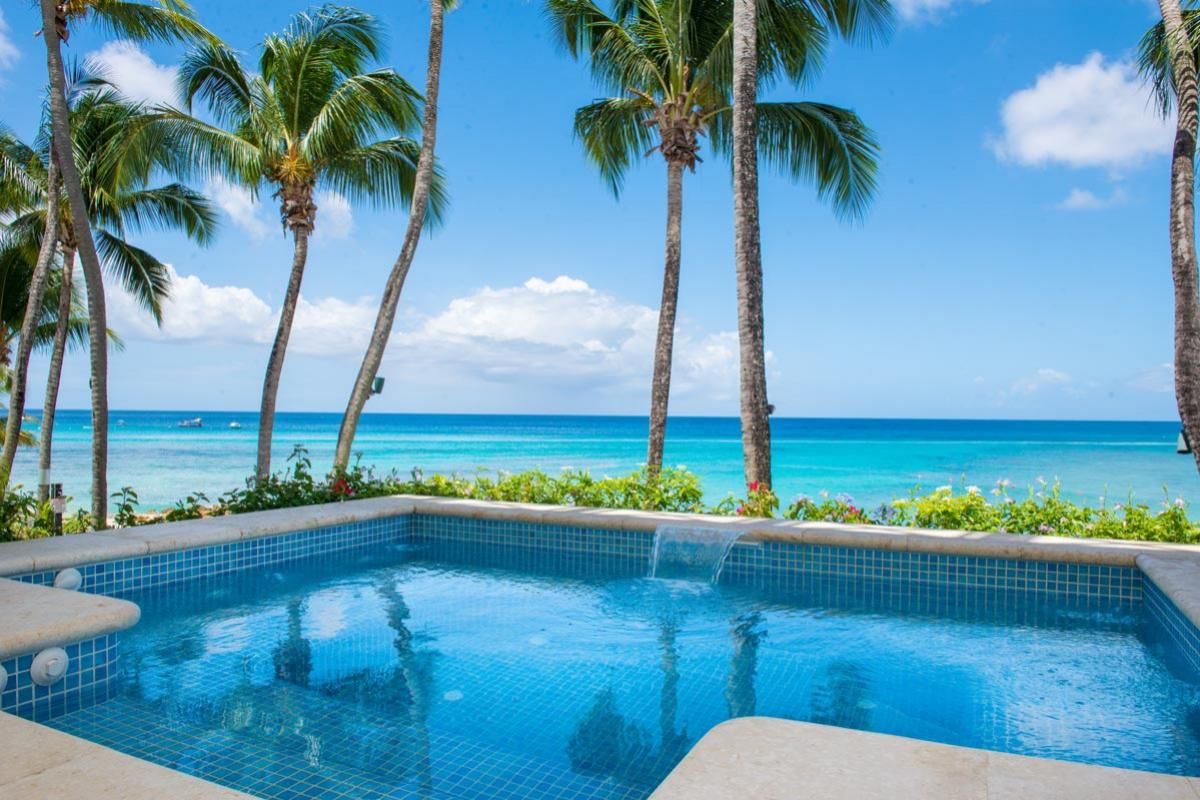 Pool and ocean view
