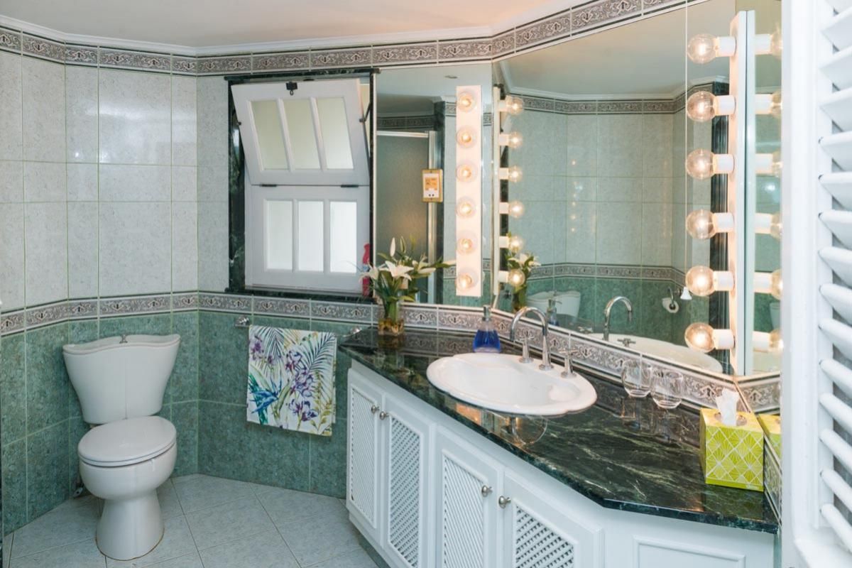 Bathroom with Hollywood lighting