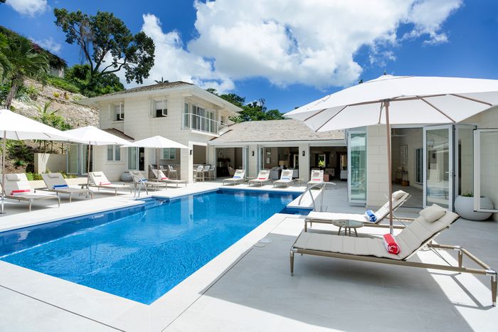 Horizons Villa is located in Sandy Lane near the golf course