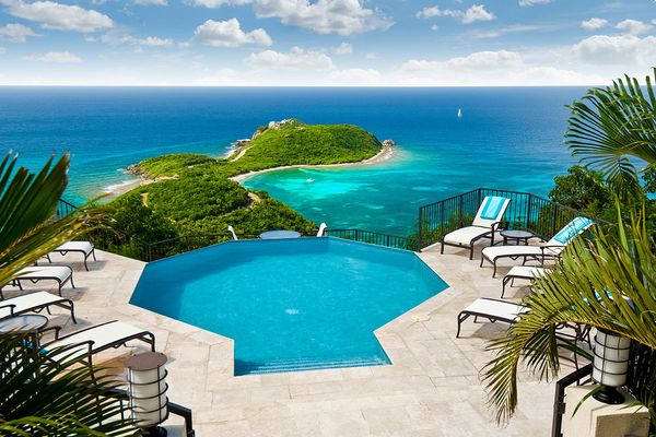 Impressive views of the Caribbean from the pool and deck area at Island Rider Villa
