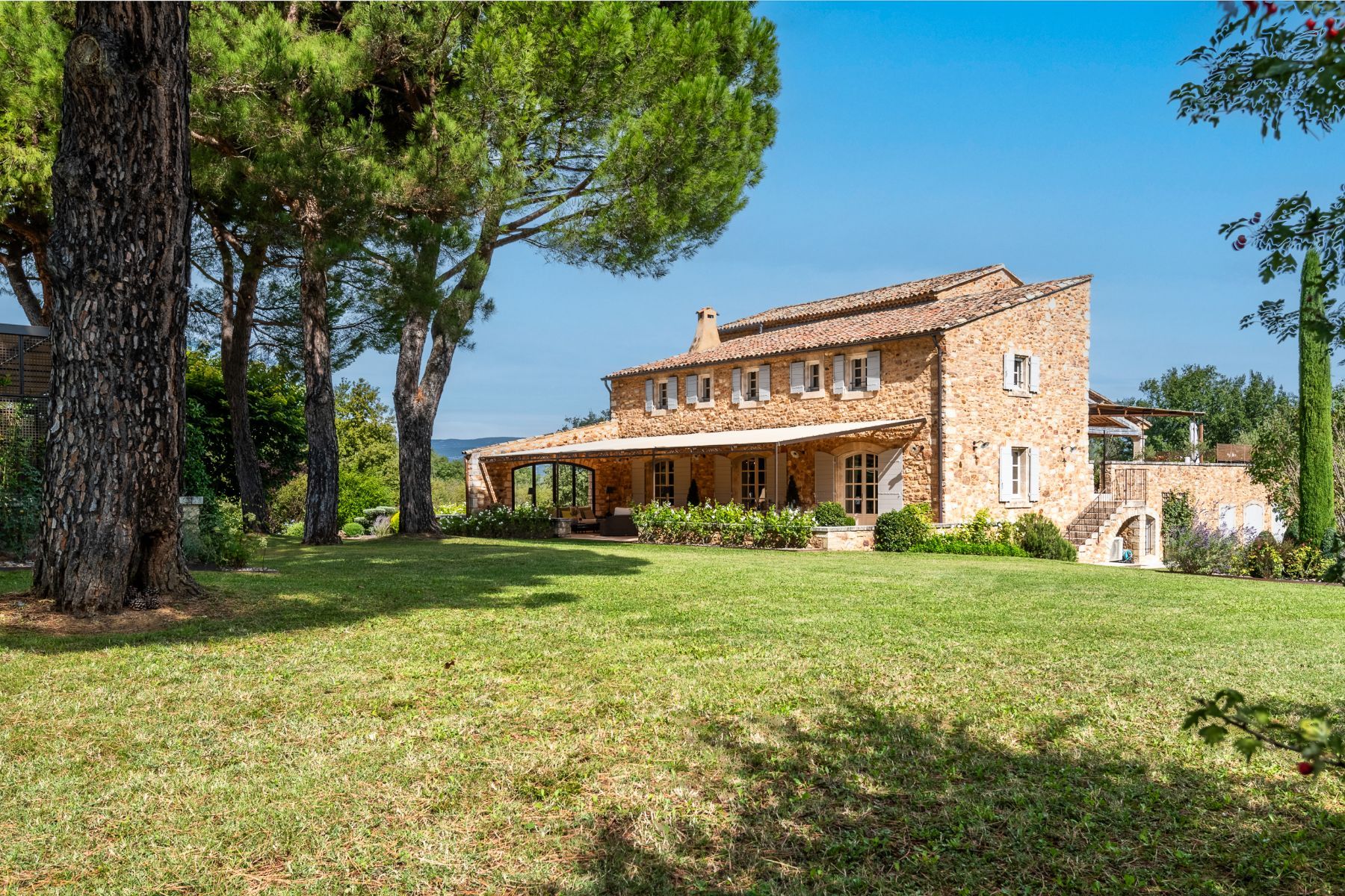 Mas du Milan villa photo.
