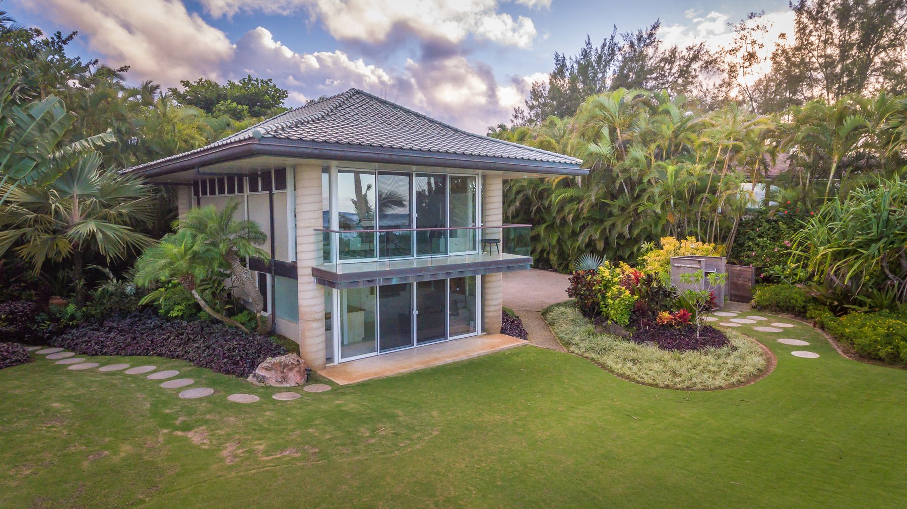 Anini Beach House villa photo.
