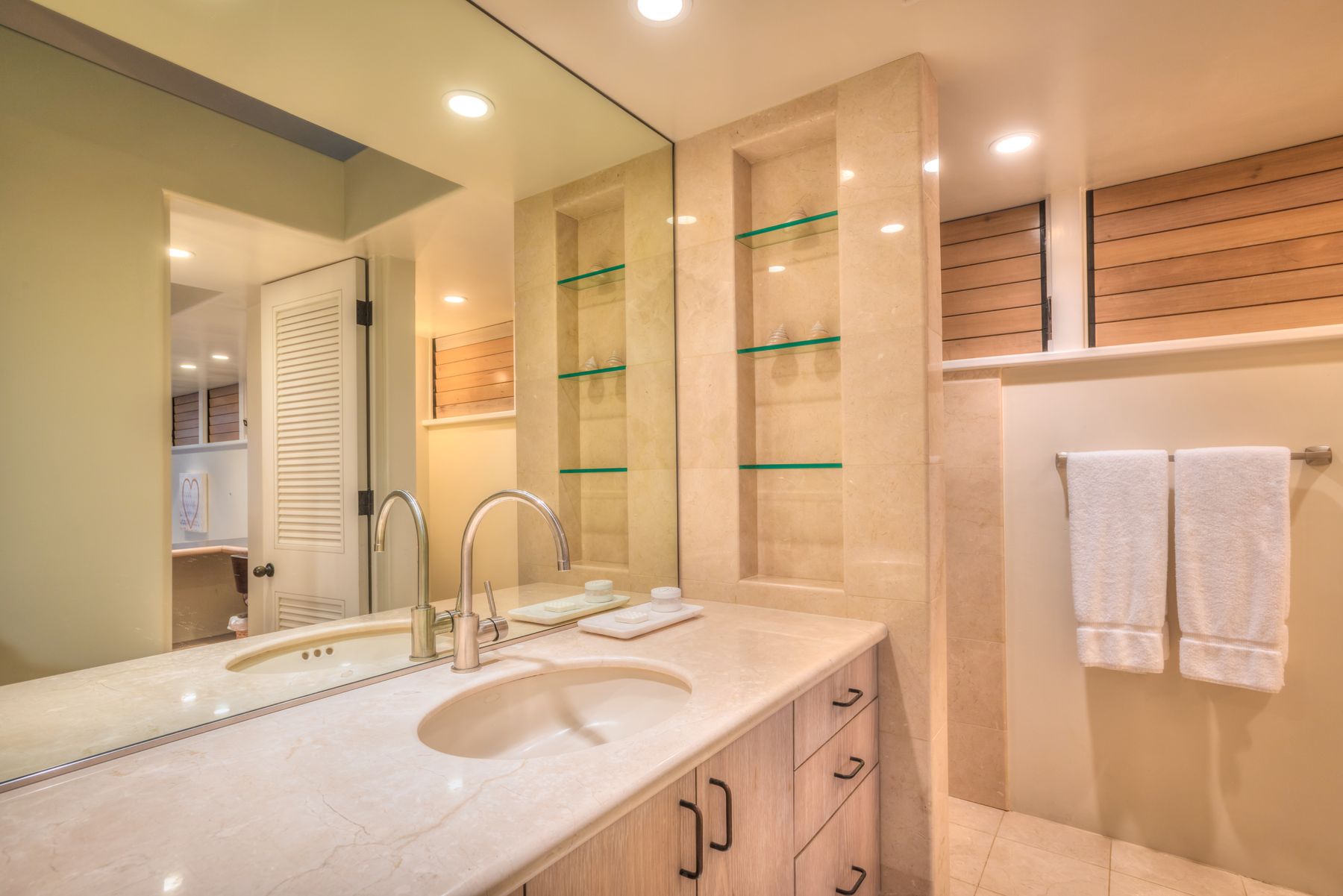 Anini Beach House villa photo.