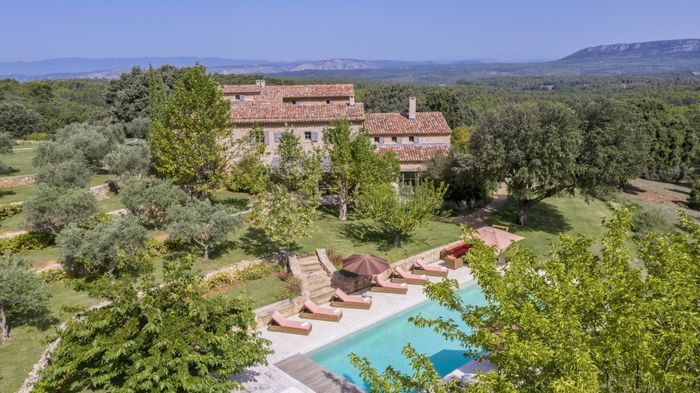 Beautiful pool and grounds