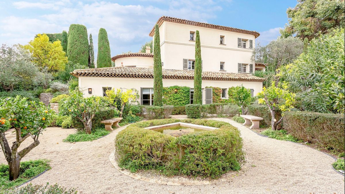 La Souriante villa photo.