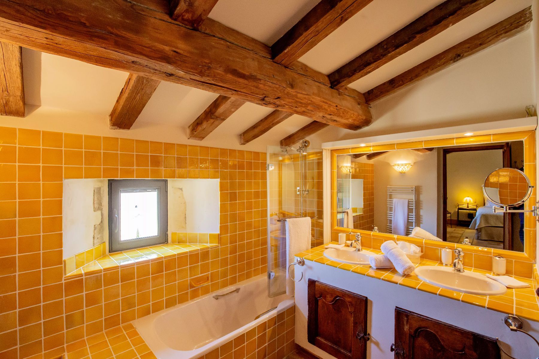 Chateau de Bonnieux villa photo.