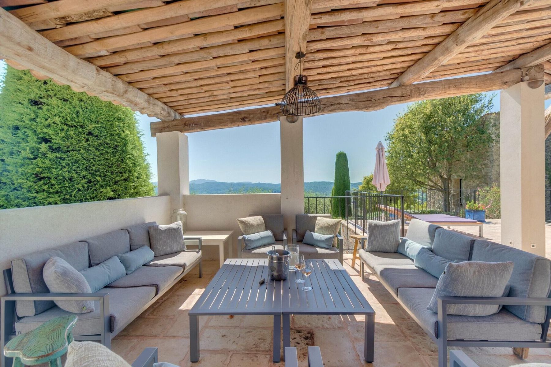 Bastide des Colombes villa photo.