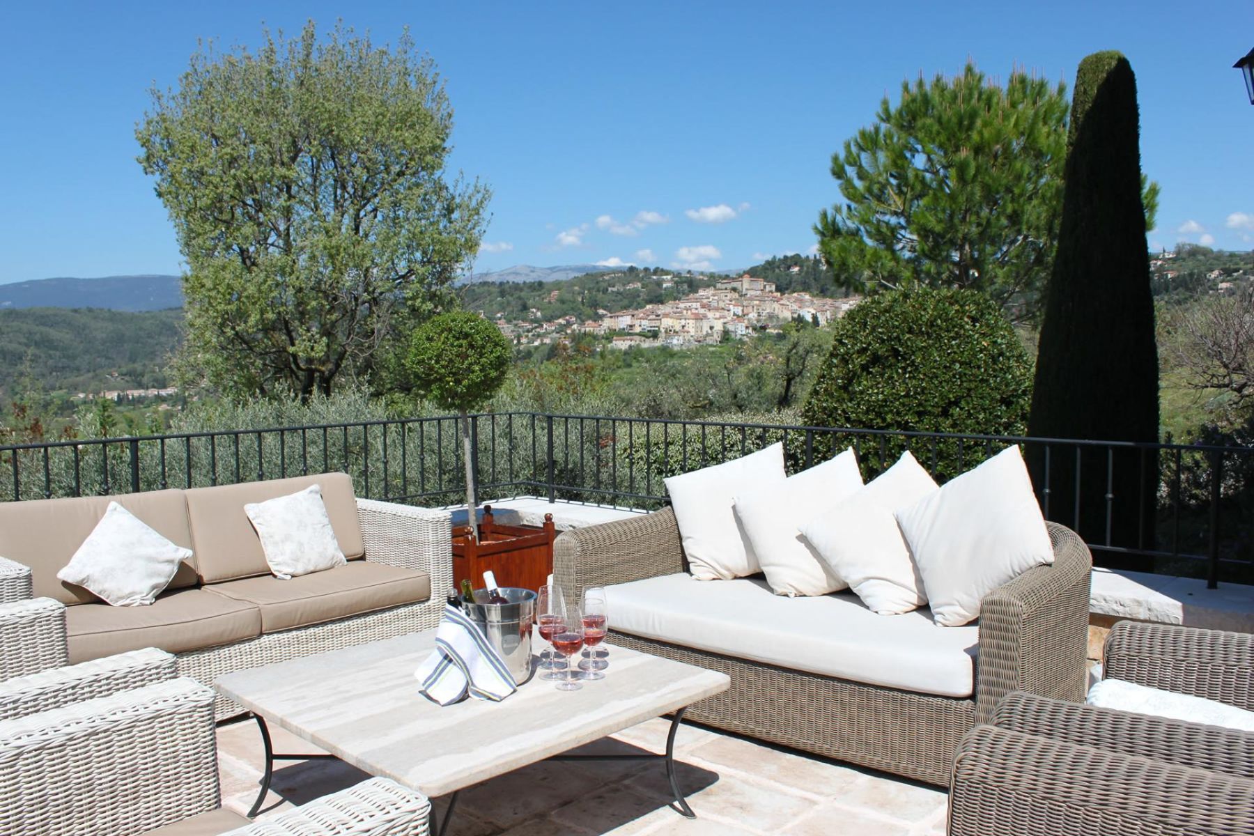 Bastide des Colombes villa photo.