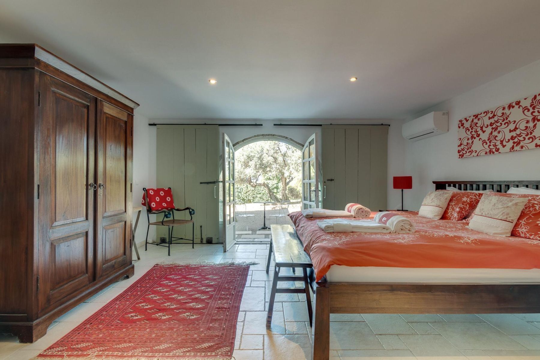 Bastide des Colombes villa photo.