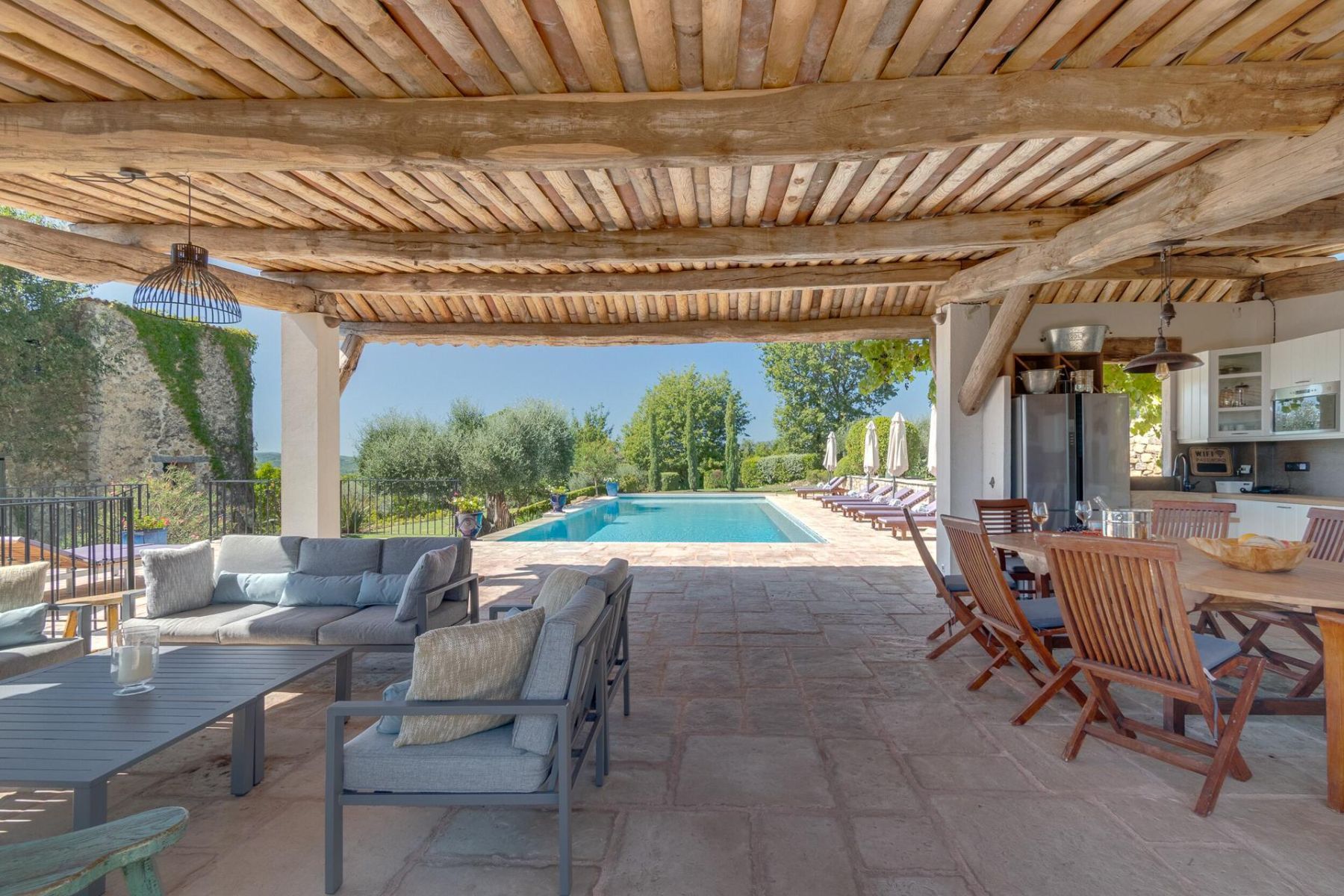 Bastide des Colombes villa photo.