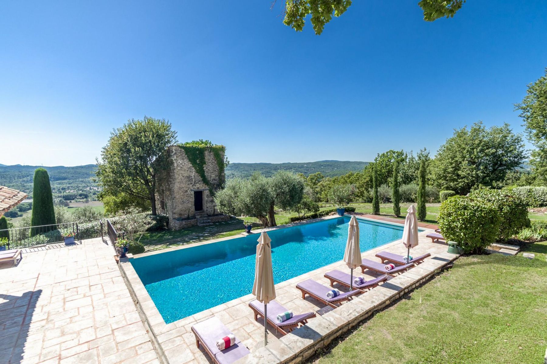 Bastide des Colombes villa photo.