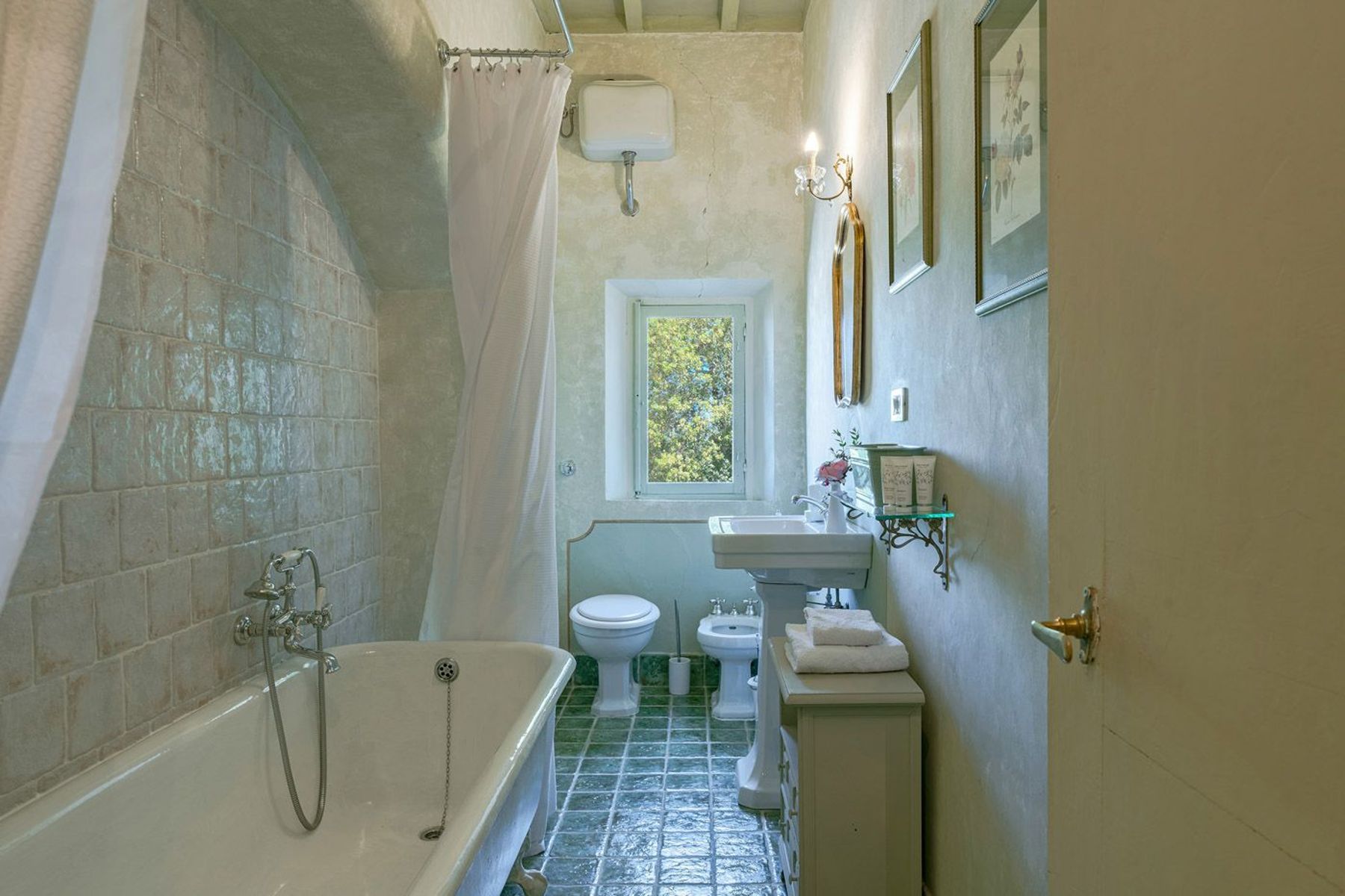 Cardinale villa photo.