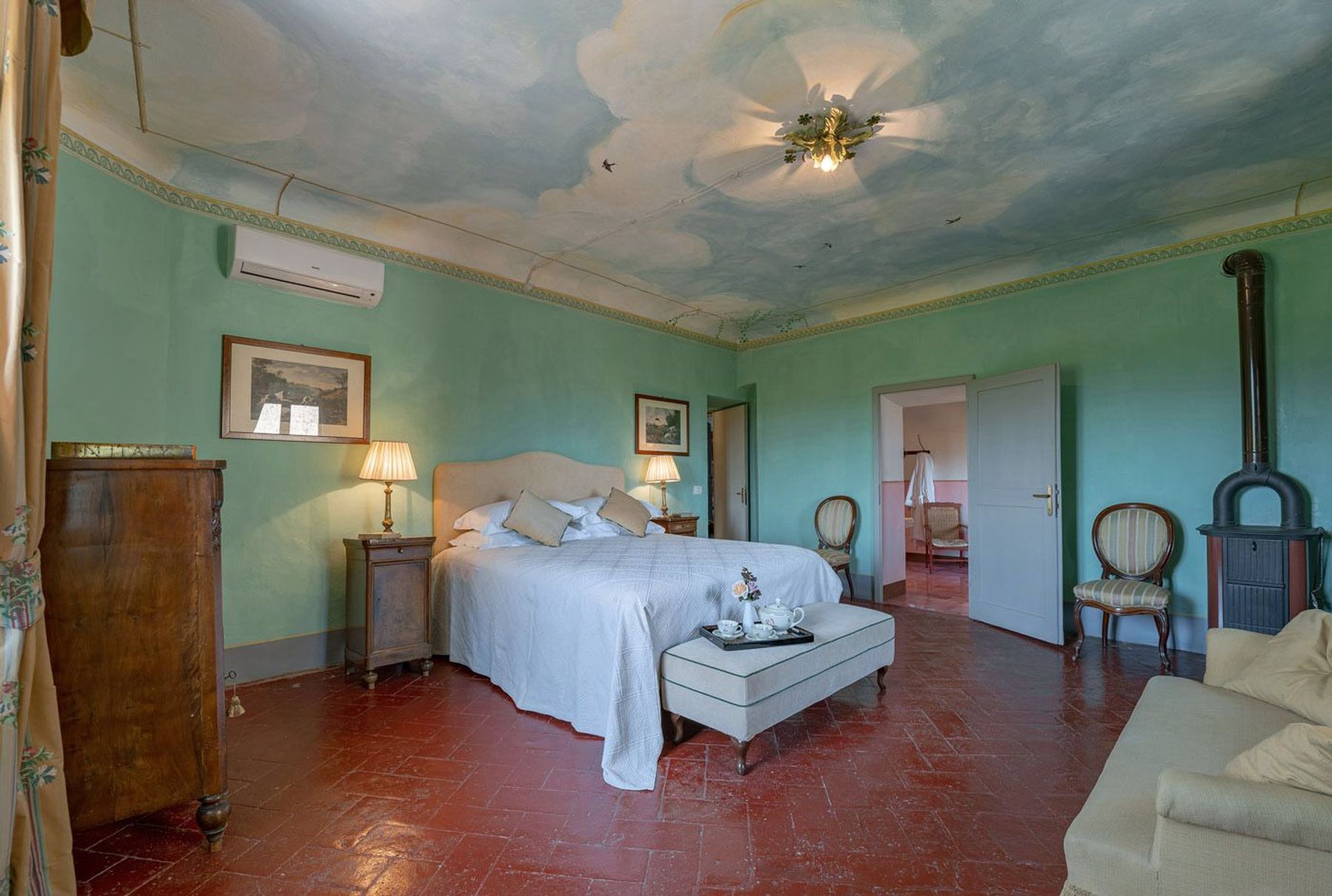 Cardinale villa photo.