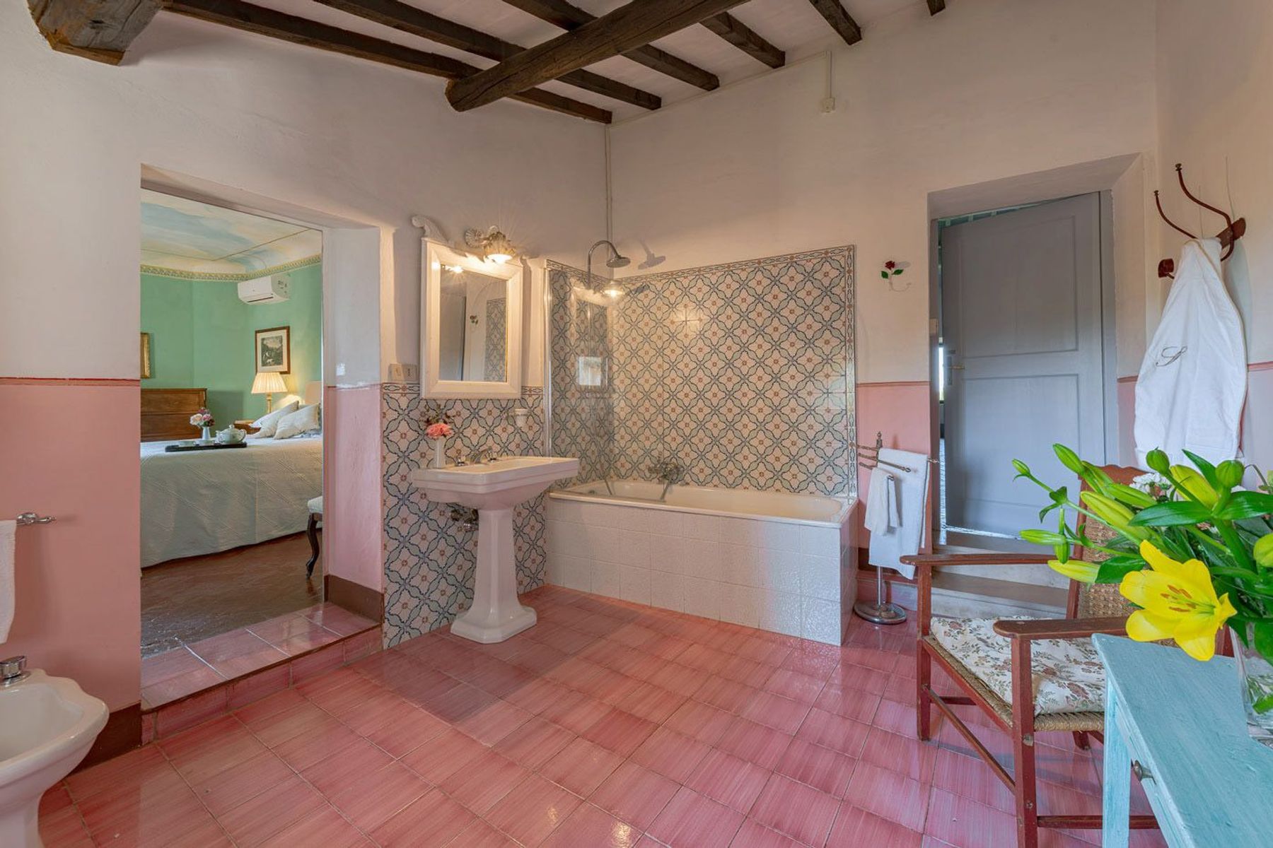 Cardinale villa photo.