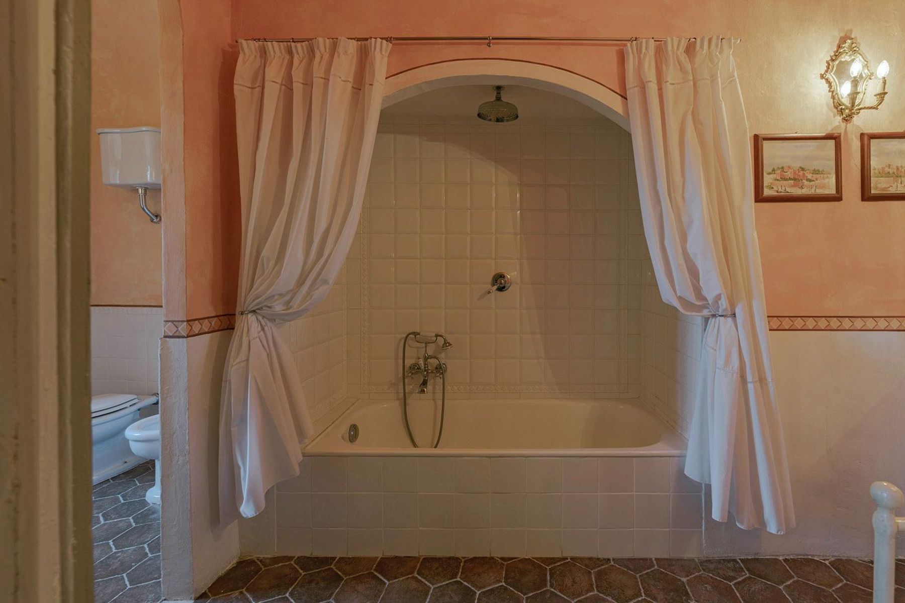 Cardinale villa photo.