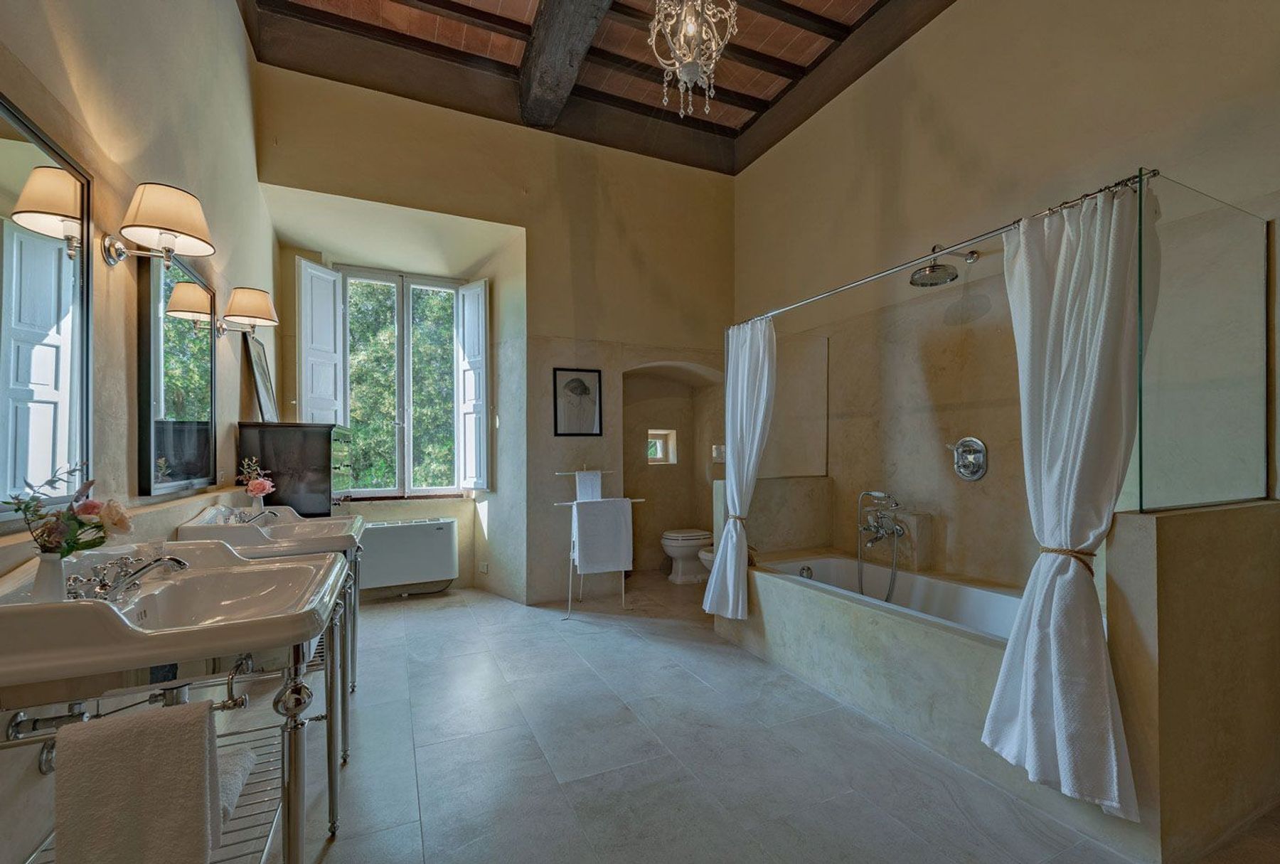 Cardinale villa photo.