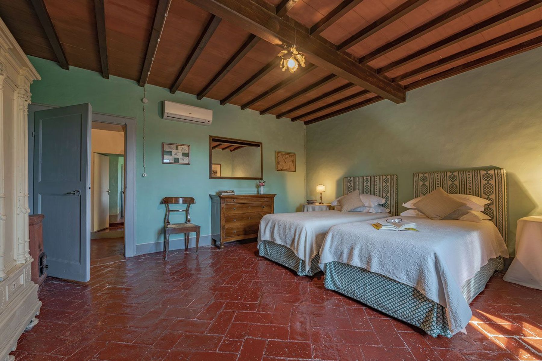Cardinale villa photo.