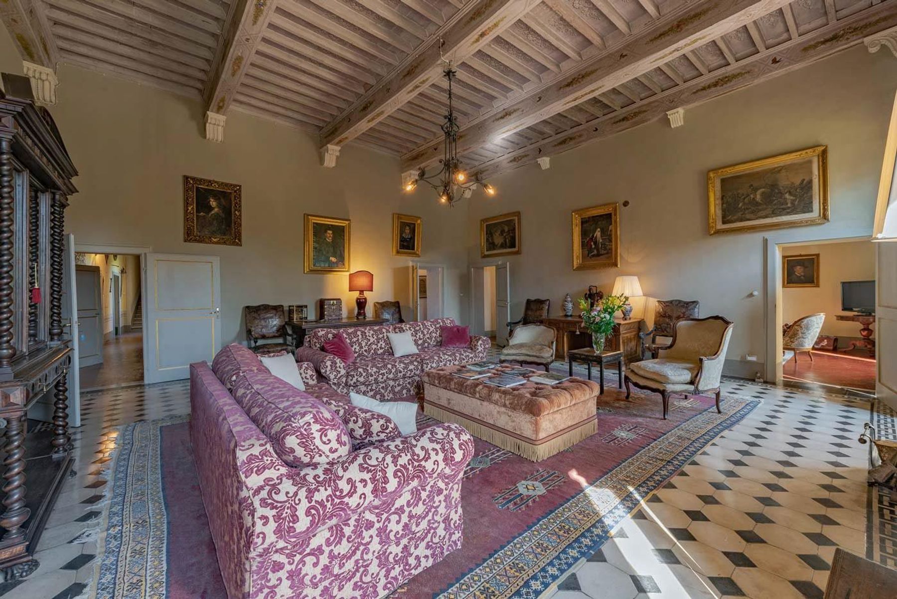 Cardinale villa photo.