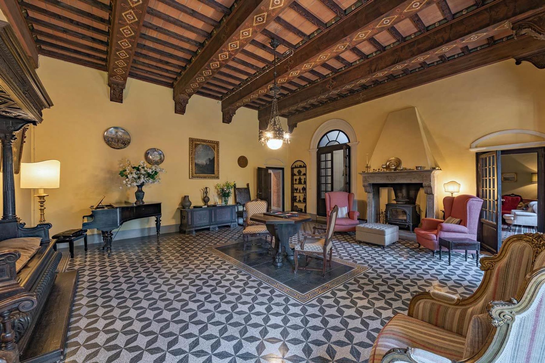 Cardinale villa photo.