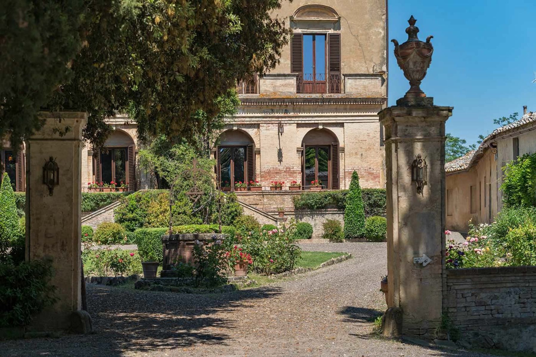 Cardinale villa photo.