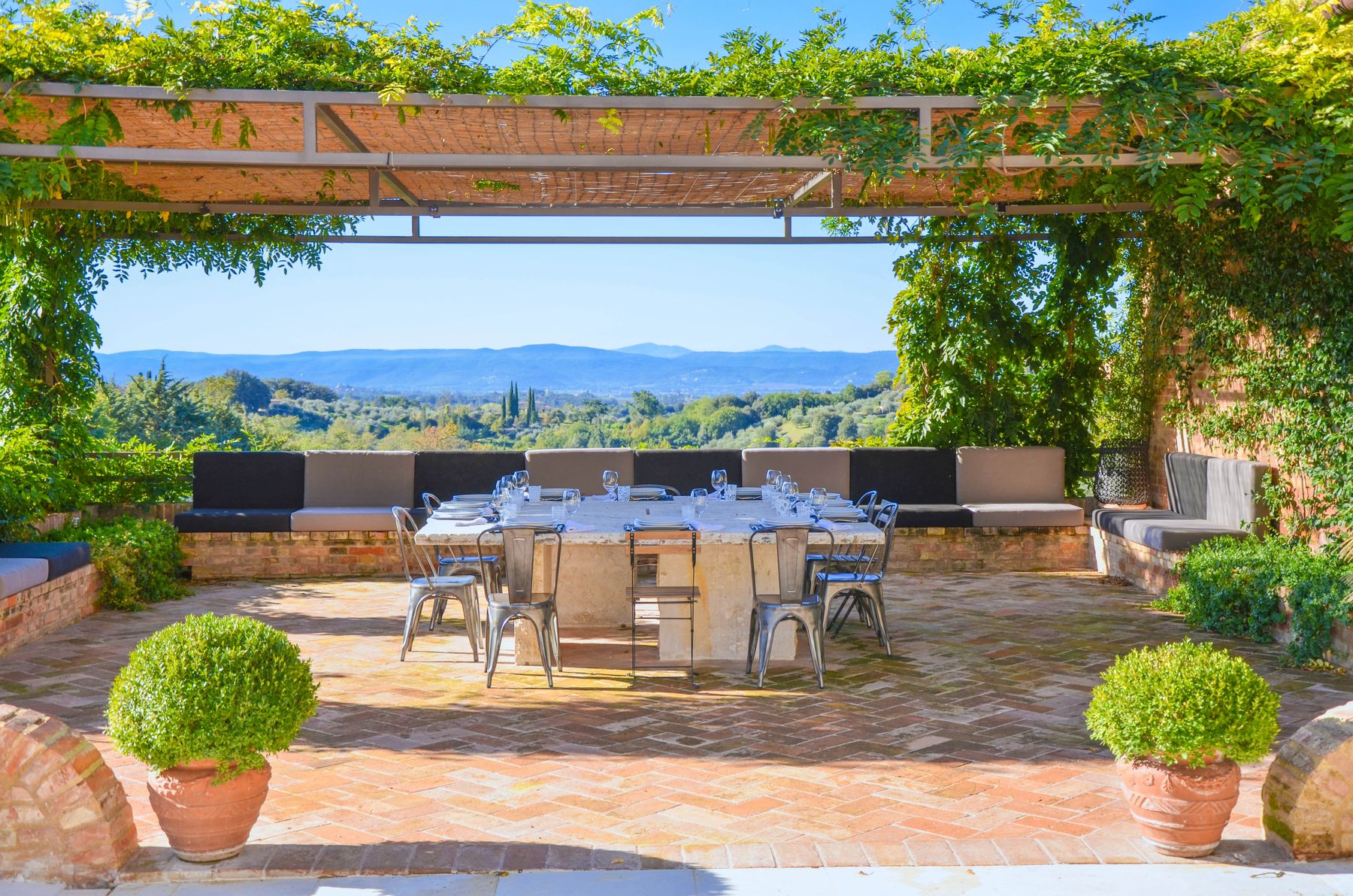 Alfresco Dining