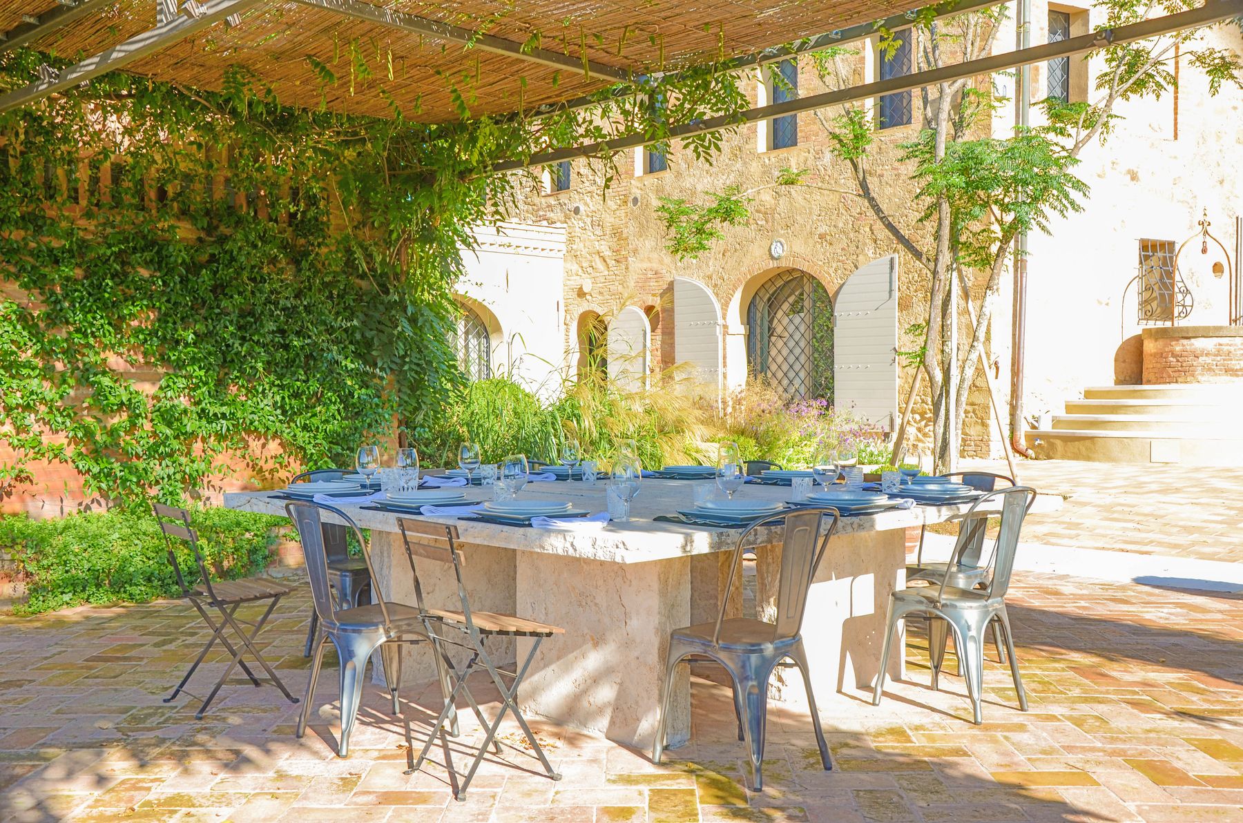 Alfresco Dining