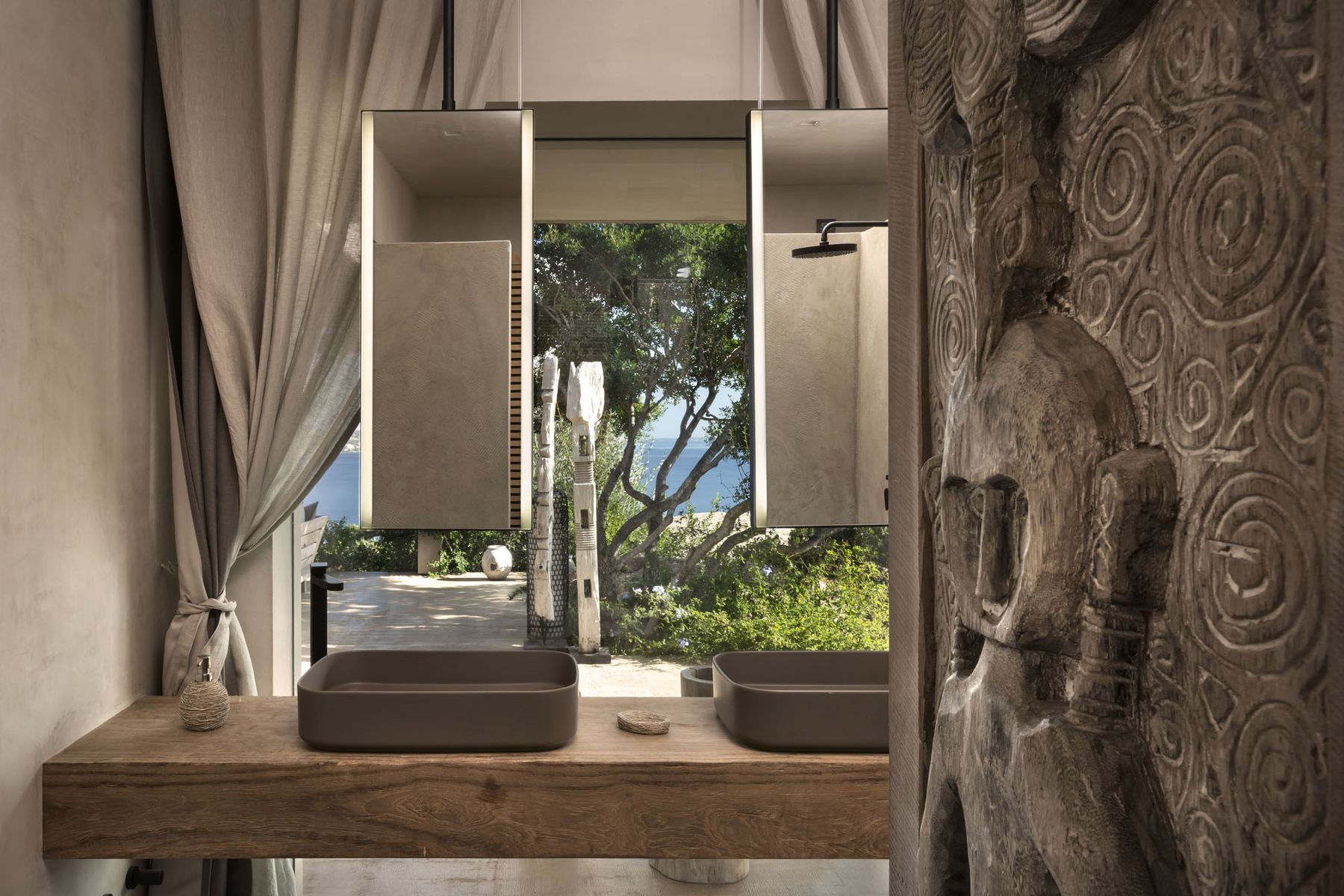 Modern ensuite bathroom with stunning double basins. 