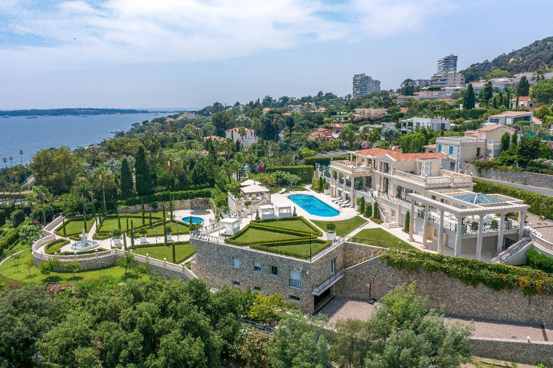 Grand Residence villa photo.