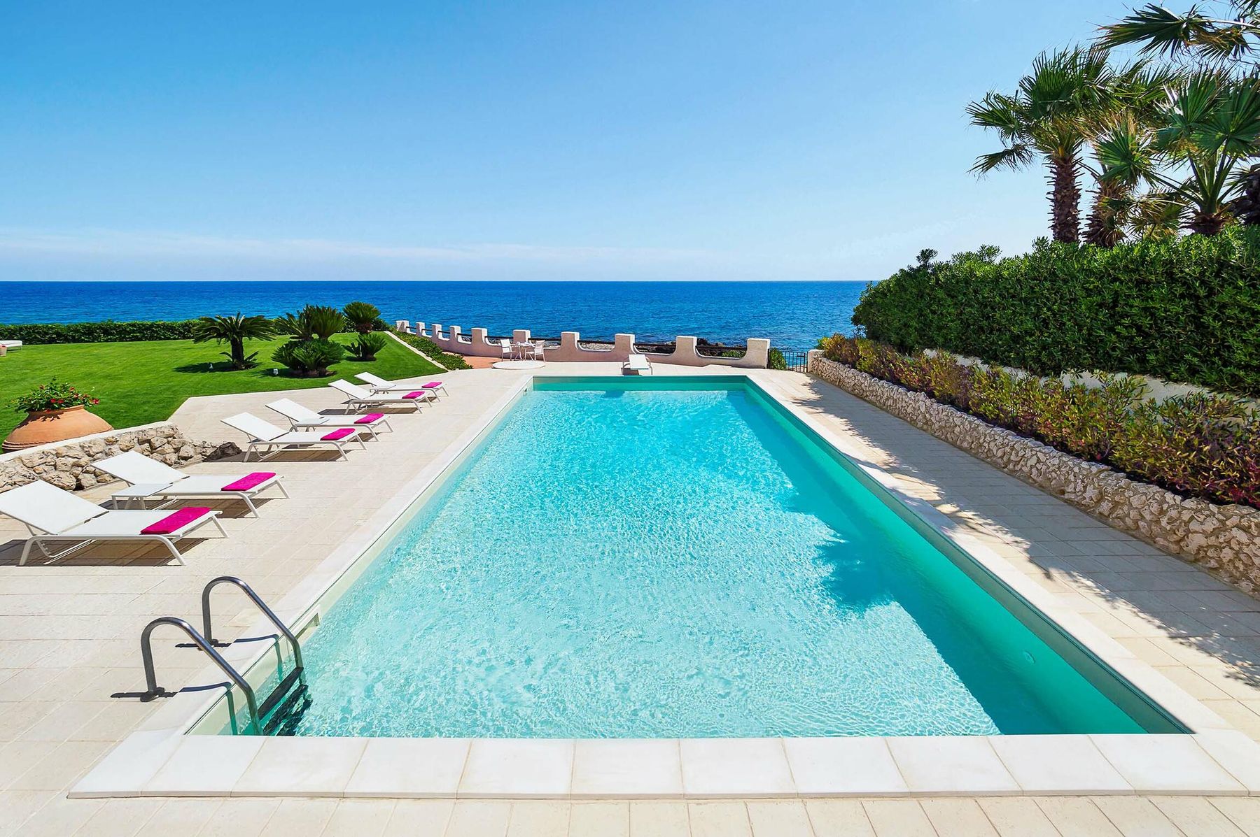 Blue Moon villa photo.
