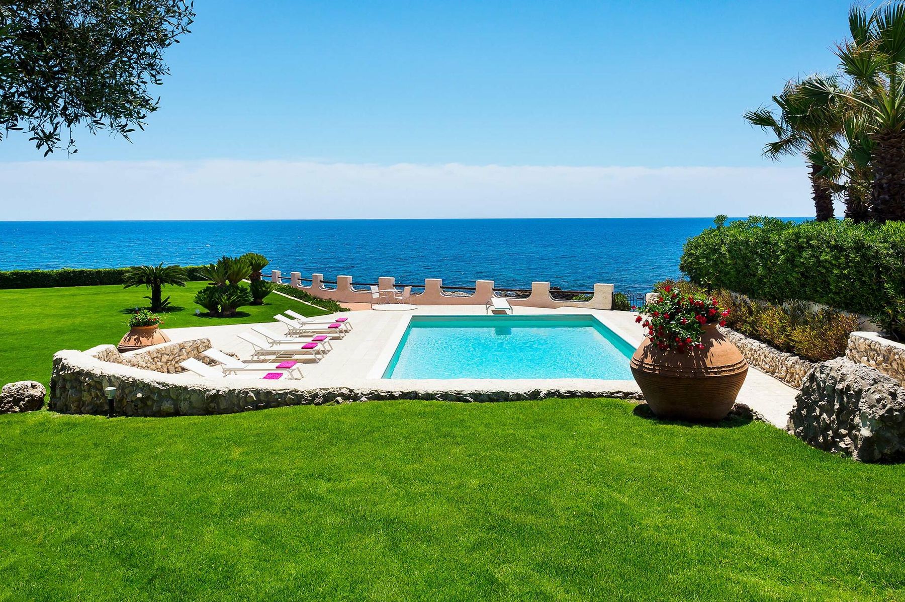 Blue Moon villa photo.