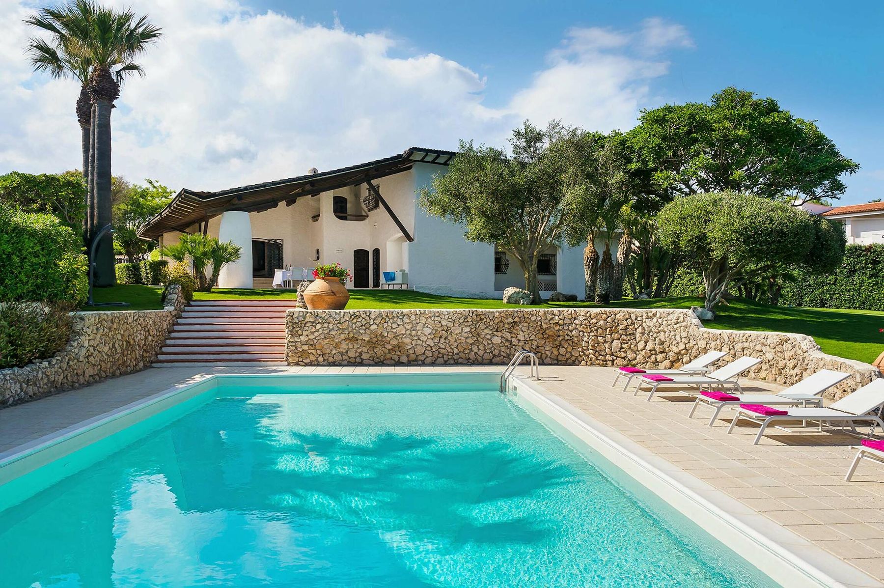 Blue Moon villa photo.