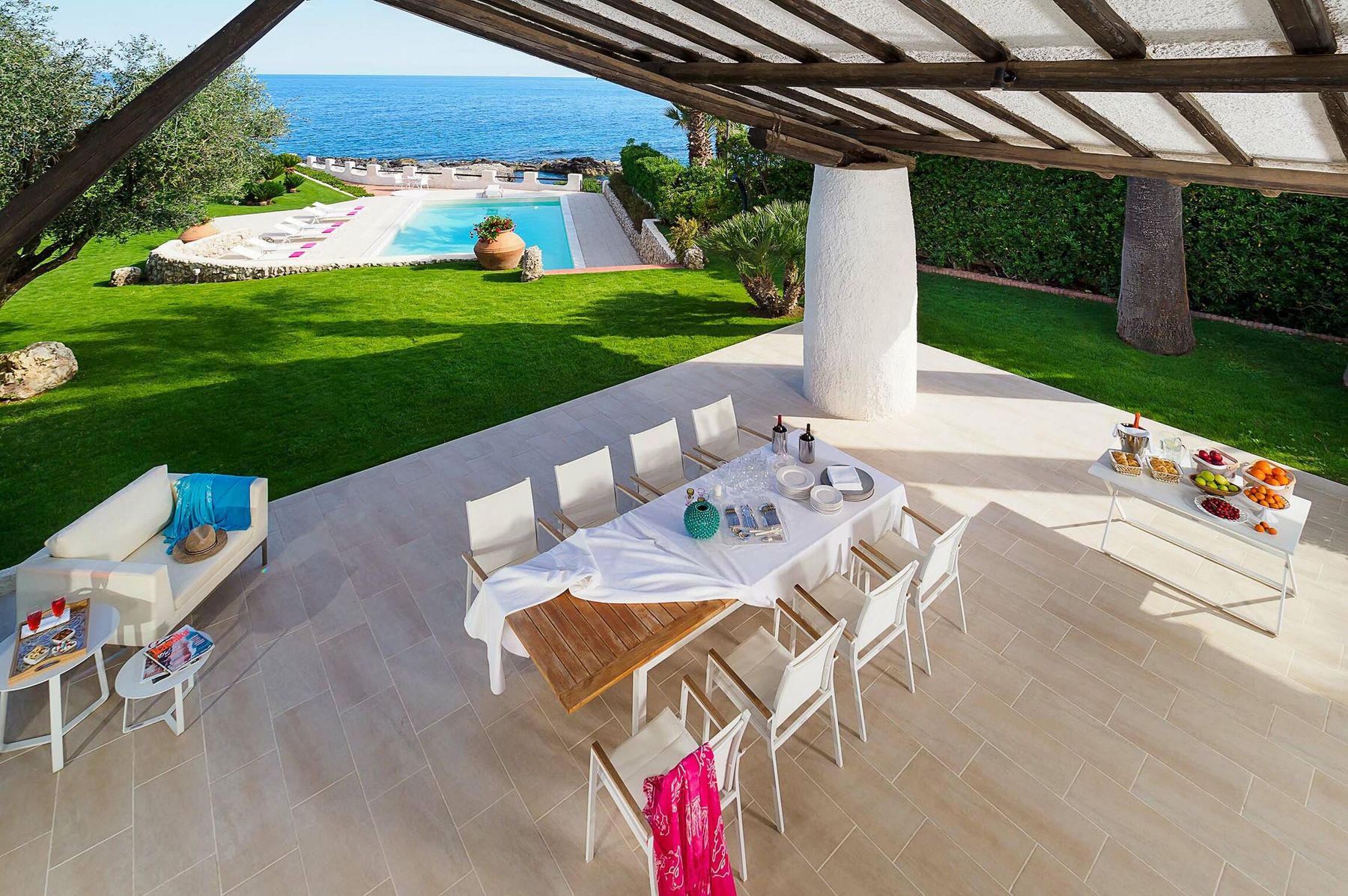 Blue Moon villa photo.