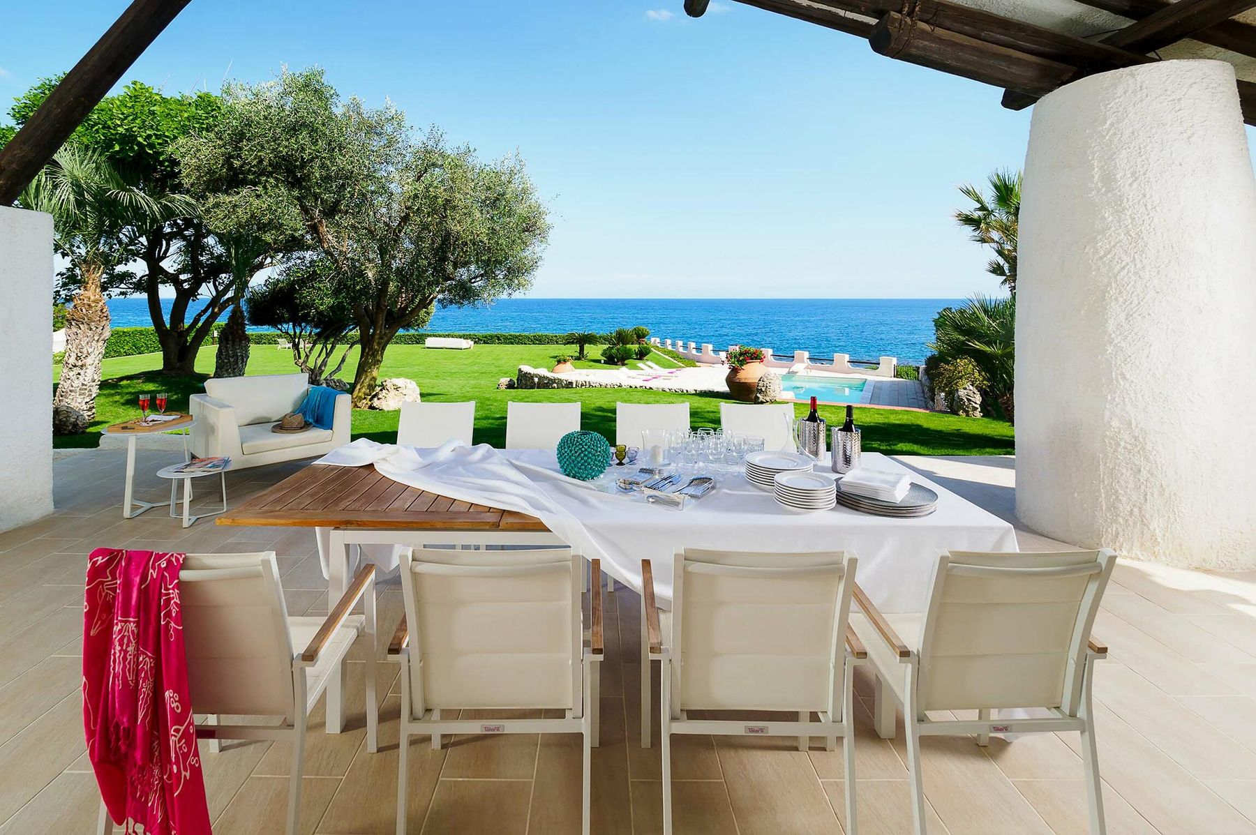 Blue Moon villa photo.