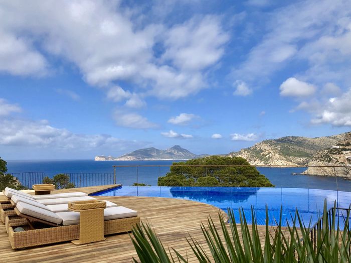Luxury Villas in Spain | Private Pool & Beachfront Rentals