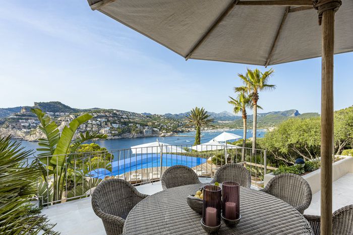 Luxury Villas in Spain | Private Pool & Beachfront Rentals