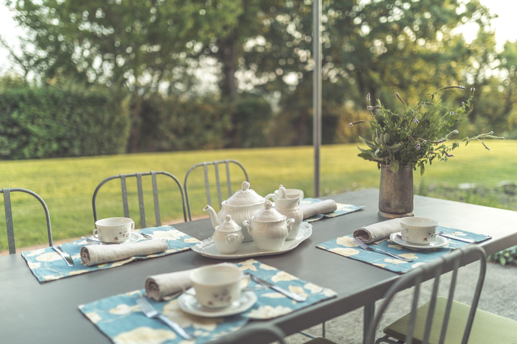 Alfresco Dining